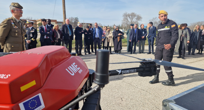 Los alumnos del Curso de Defensa Nacional visitan la UME