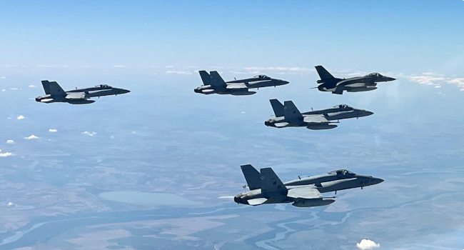 Primer despliegue de F-18 españoles en Islandia en el marco de la misión de Policía Aérea de la OTAN