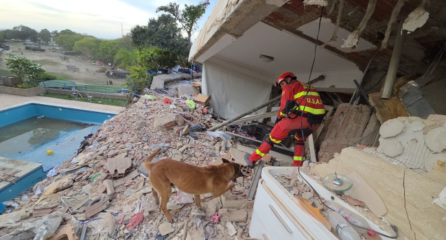 Tres días después de empezar a trabajar tras el doble terremoto en Venezuela, los efectivos de la Unidad Militar de Emergencias siguen haciendo lab...