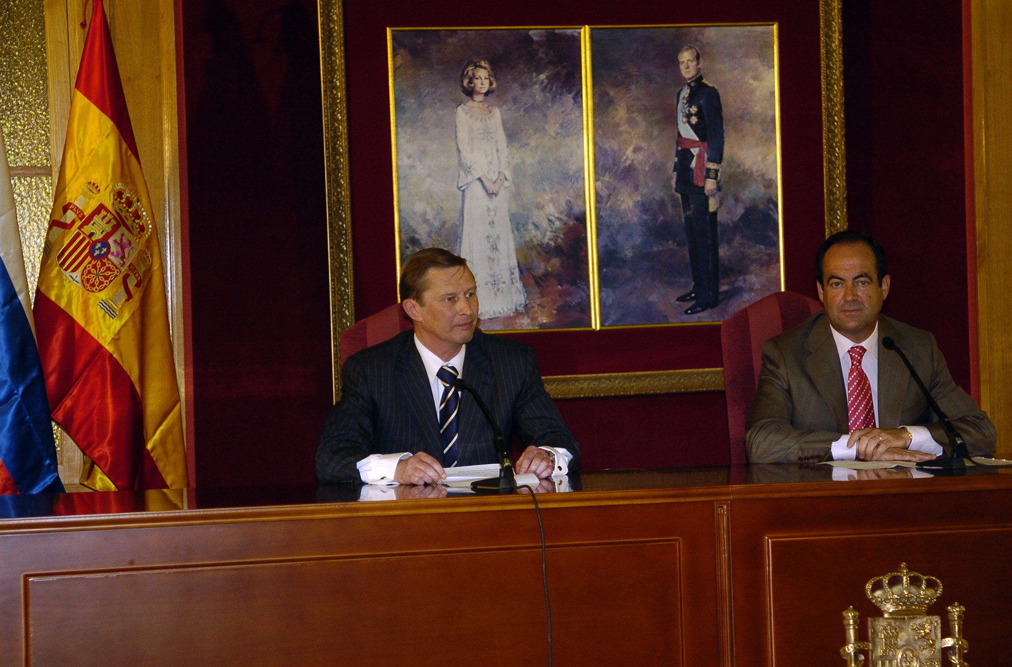 LOS MINISTROS DE DEFENSA DE ESPAÑA Y RUSIA MANTIENEN UNA REUNION DE TRABAJO