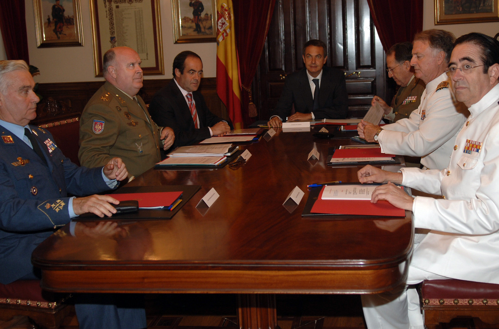 REUNIÓN DE LA JUNTA DE JEFES DE ESTADO MAYOR, PRESIDIDA POR EL PRESIDENTE DEL GOBIERNO