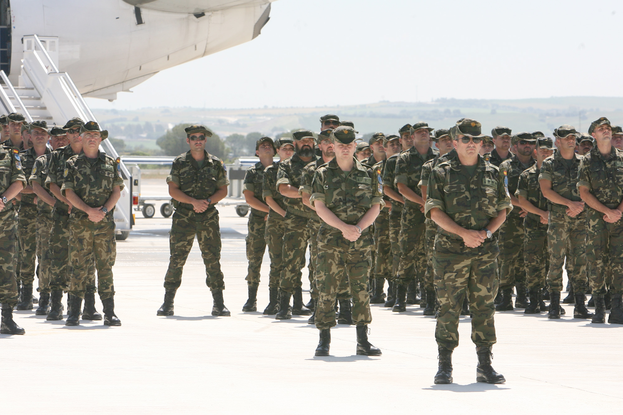 EL MINISTRO DE DEFENSA RECIBE EN JEREZ A LOS SOLDADOS QUE REGRESAN DE MOSTAR