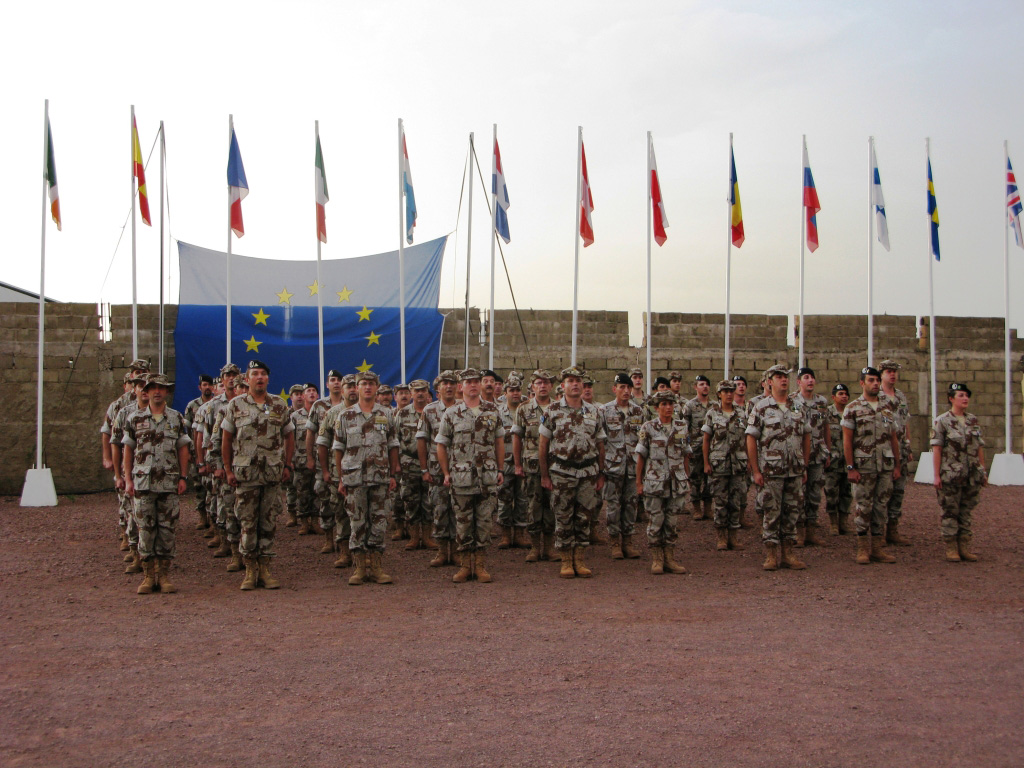 LOS MILITARES ESPAÑOLES DESTACADOS EN EL CHAD, CONDECORADOS CON LA MEDALLA DE EUFOR