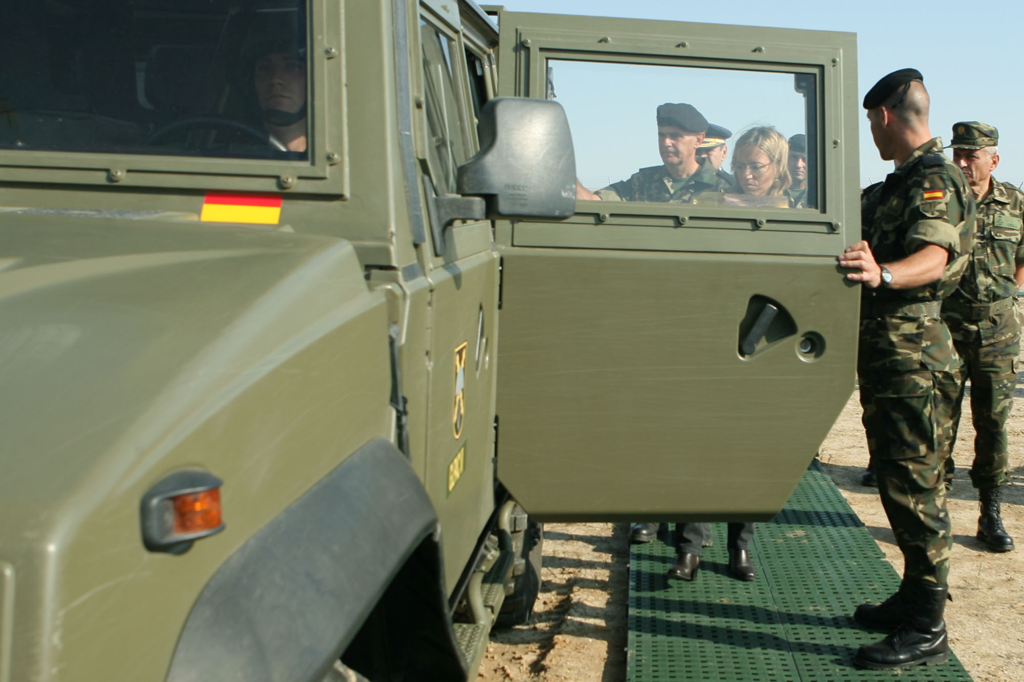 LA MINISTRA DE DEFENSA ASEGURA QUE LA SEGURIDAD DE LOS MILITARES ESPAÑOLES EN LAS MISIONES EN EL EXTERIOR ES UNA PRIORIDAD...