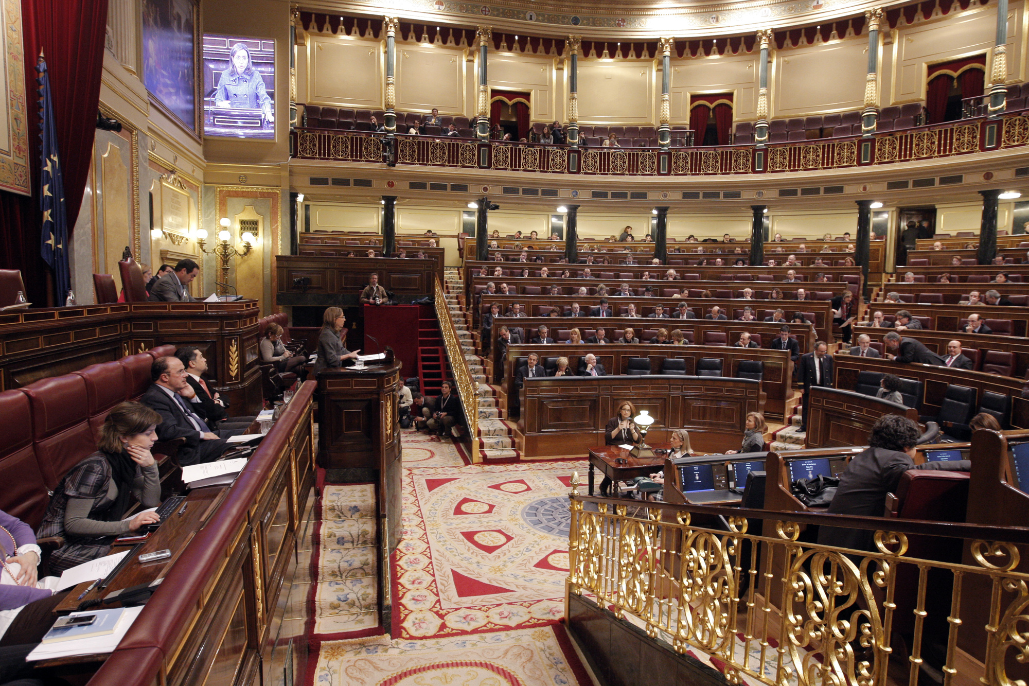 La ministra de Defensa Carme Chacón durante su comparecencia en el Congreso