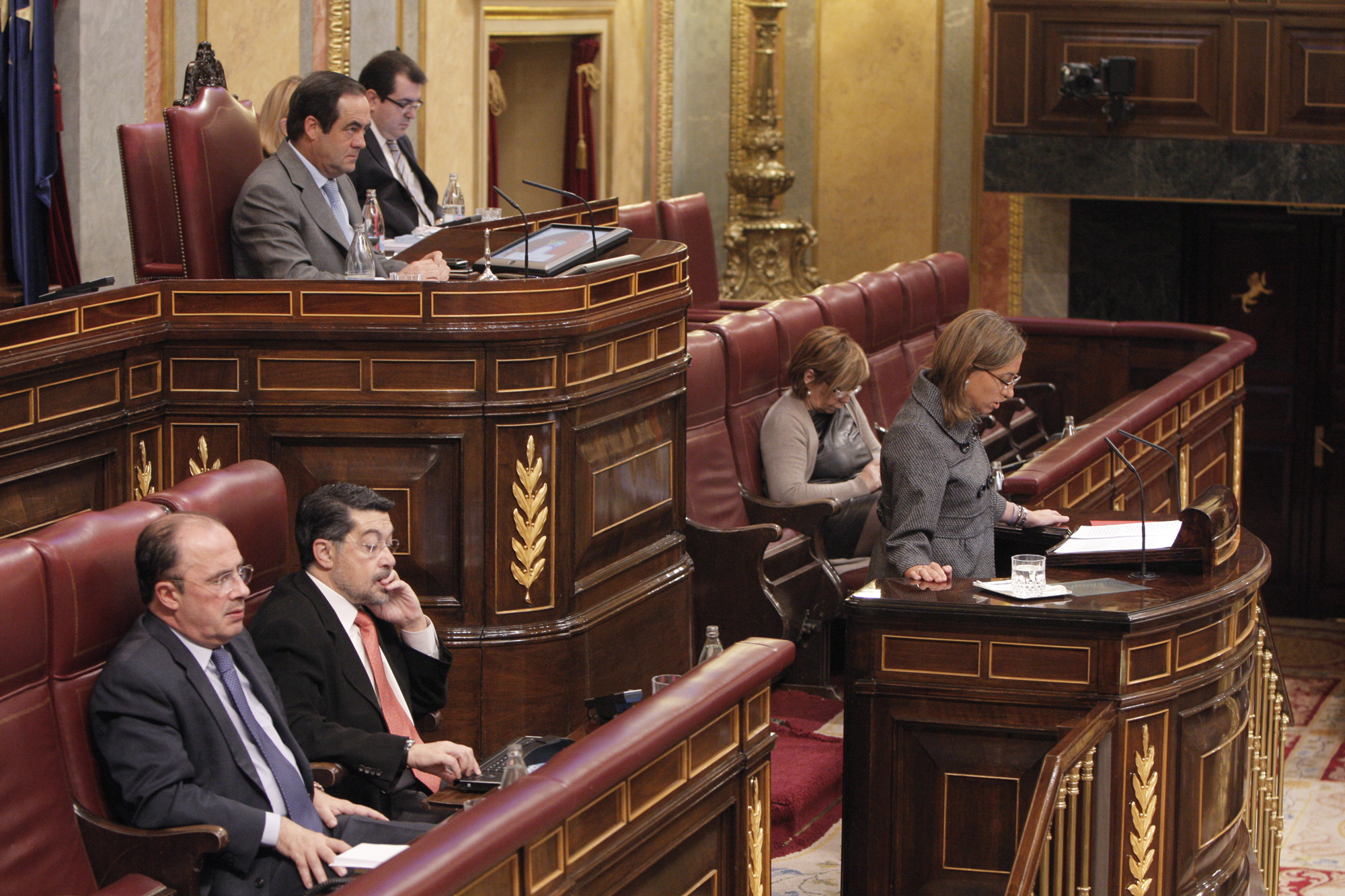 La ministra de Defensa Carme Chacón durante su comparecencia en el Congreso