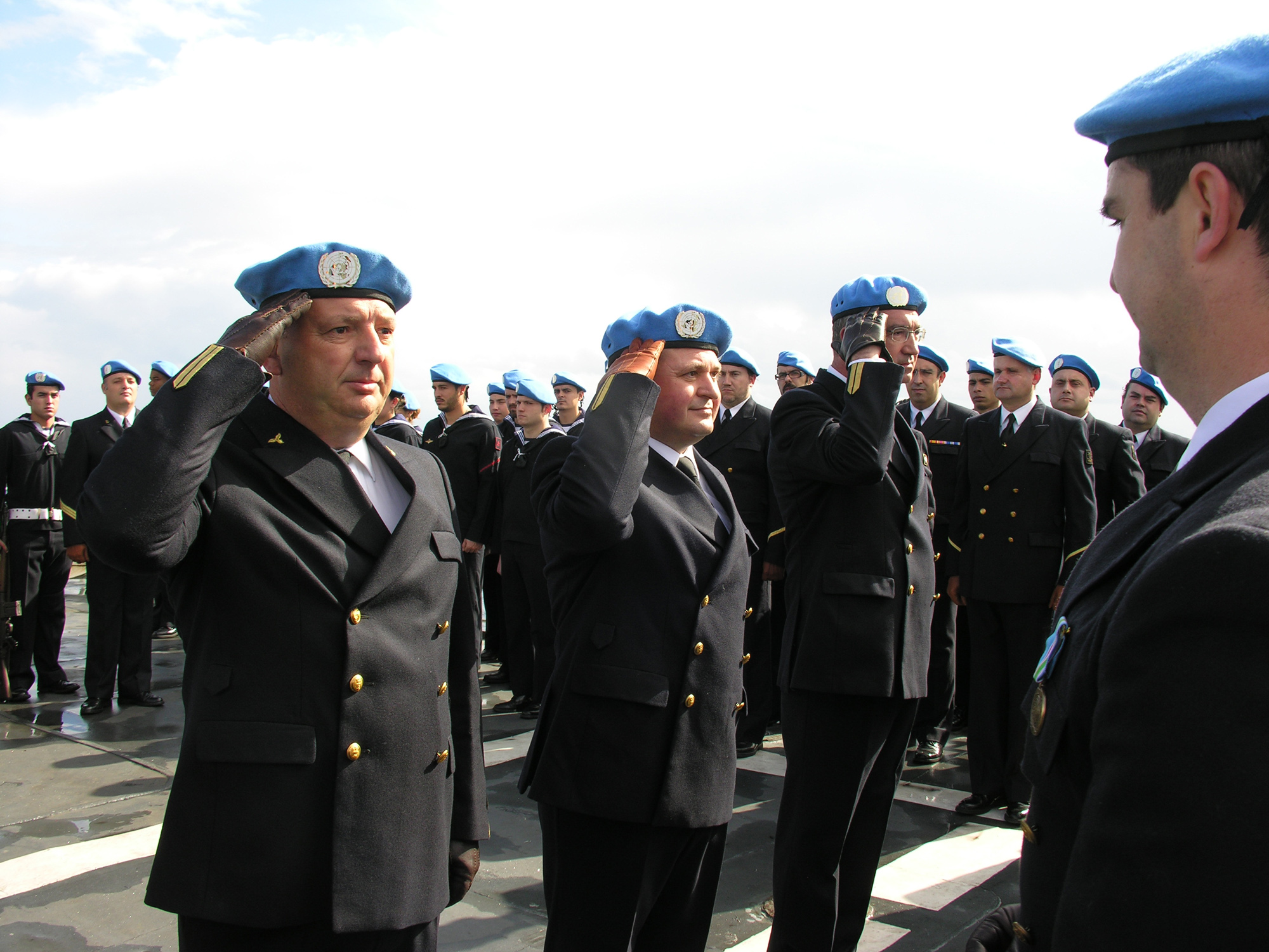 MIEMBROS DE LA DOTACIÓN DEL PATRULLERO 