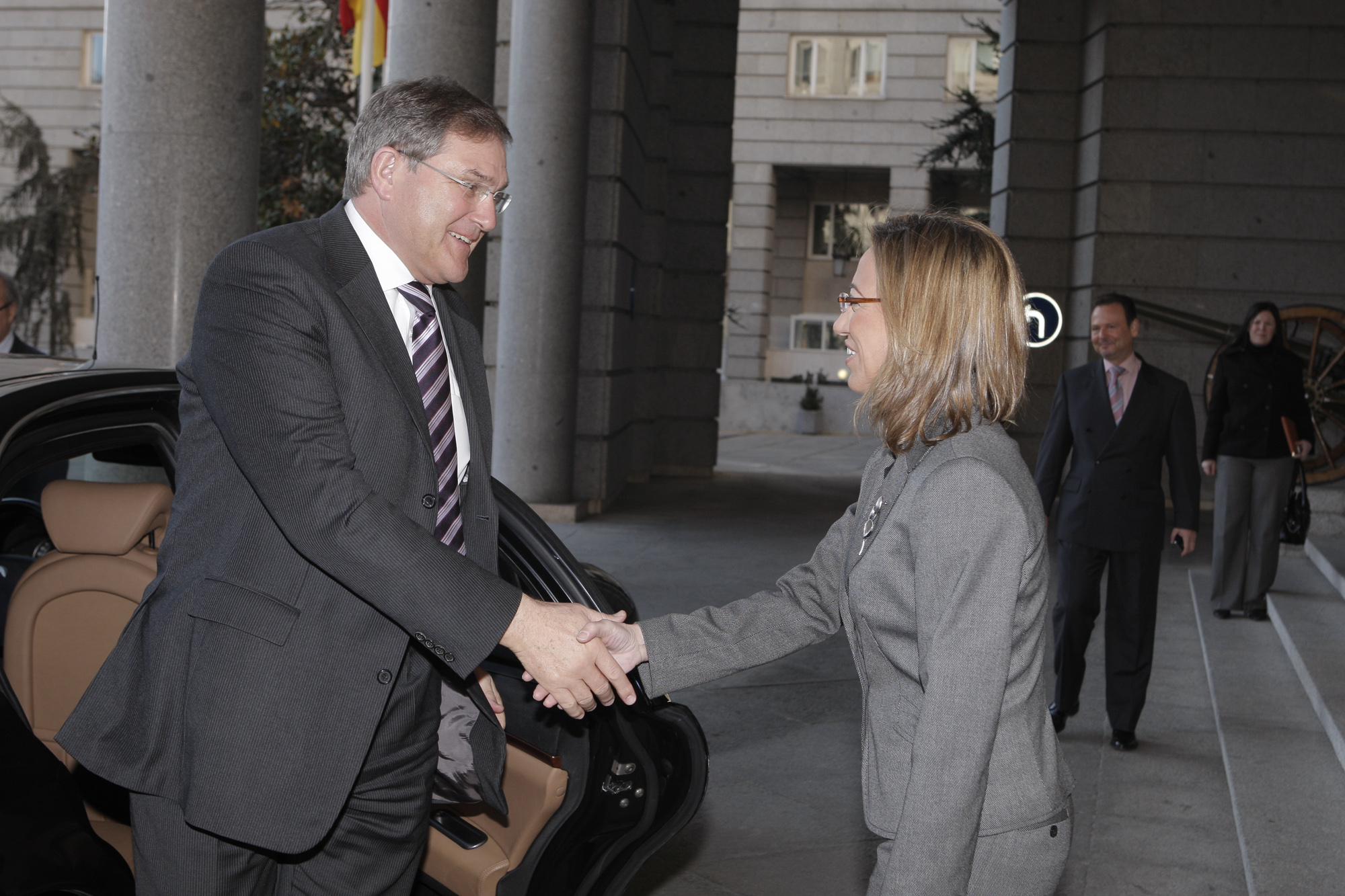 CARME CHACÓN Y FRANZ JOSEF JUNG ANALIZAN LA SITUACIÓN DE LAS OPERACIONES EN AFGANISTÁN Y FRENTE A LAS COSTAS DE SOMALIA