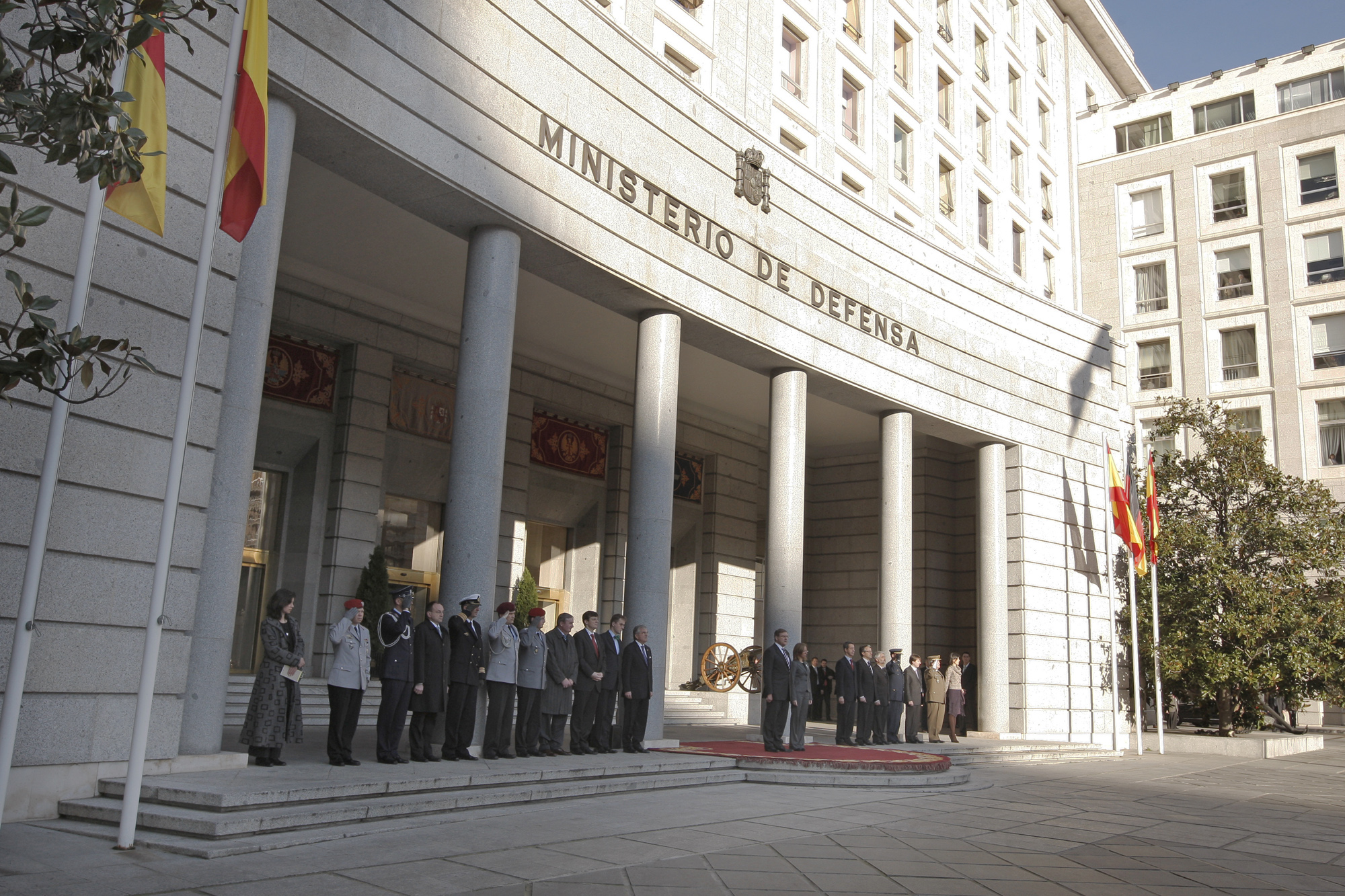 CARME CHACÓN Y FRANZ JOSEF JUNG ANALIZAN LA SITUACIÓN DE LAS OPERACIONES EN AFGANISTÁN Y FRENTE A LAS COSTAS DE SOMALIA