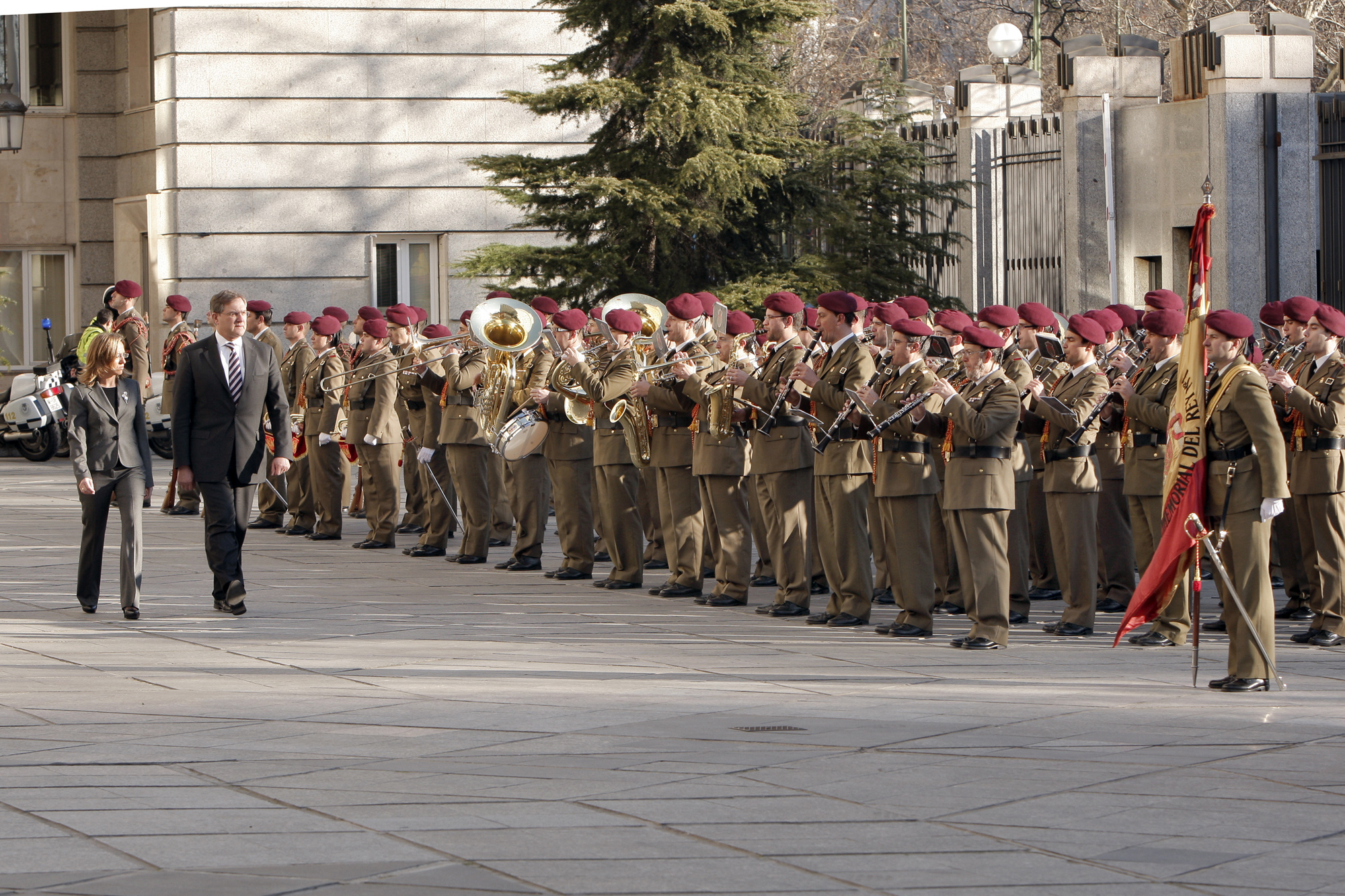 CARME CHACÓN Y FRANZ JOSEF JUNG ANALIZAN LA SITUACIÓN DE LAS OPERACIONES EN AFGANISTÁN Y FRENTE A LAS COSTAS DE SOMALIA