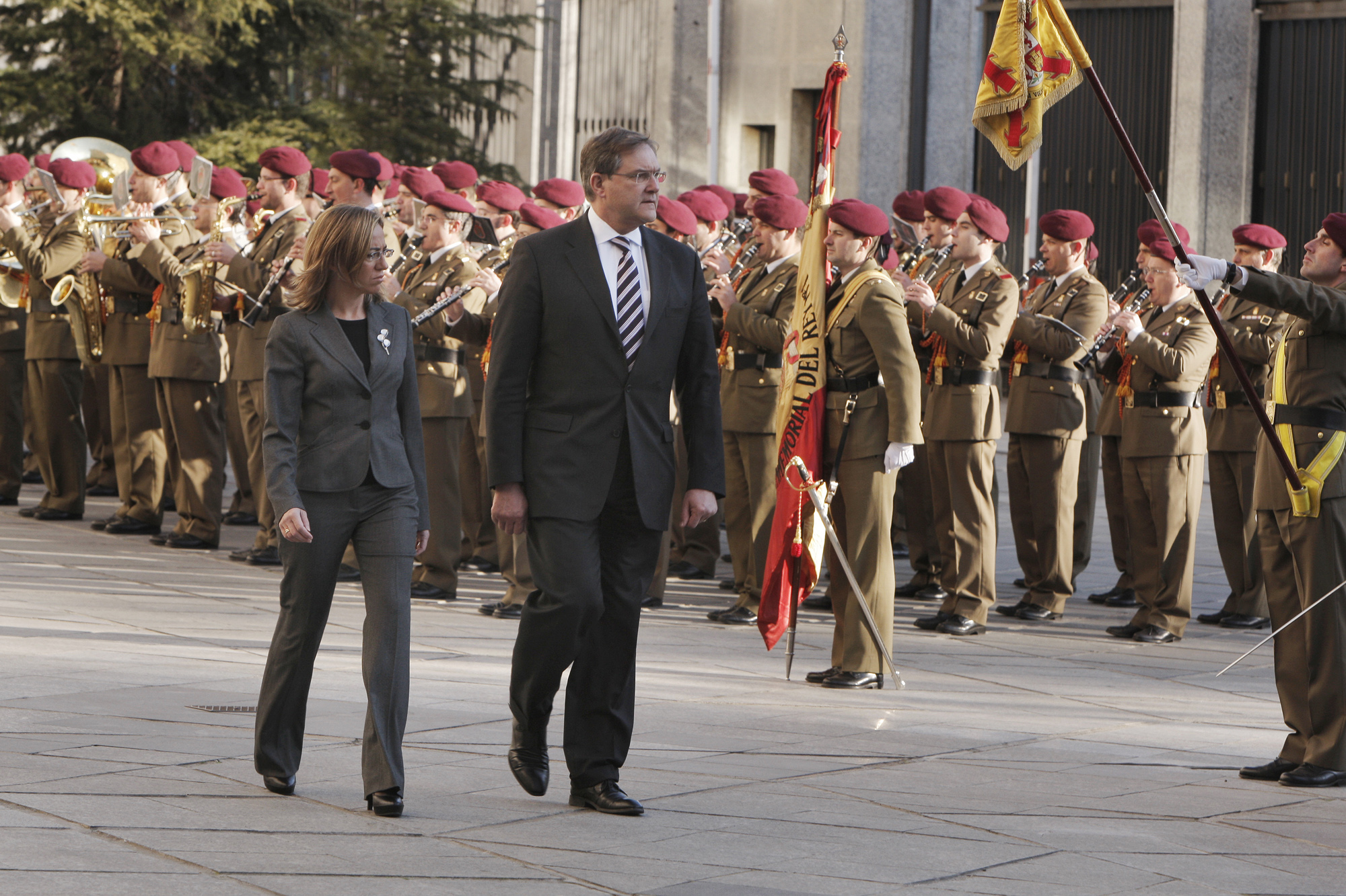 CARME CHACÓN Y FRANZ JOSEF JUNG ANALIZAN LA SITUACIÓN DE LAS OPERACIONES EN AFGANISTÁN Y FRENTE A LAS COSTAS DE SOMALIA