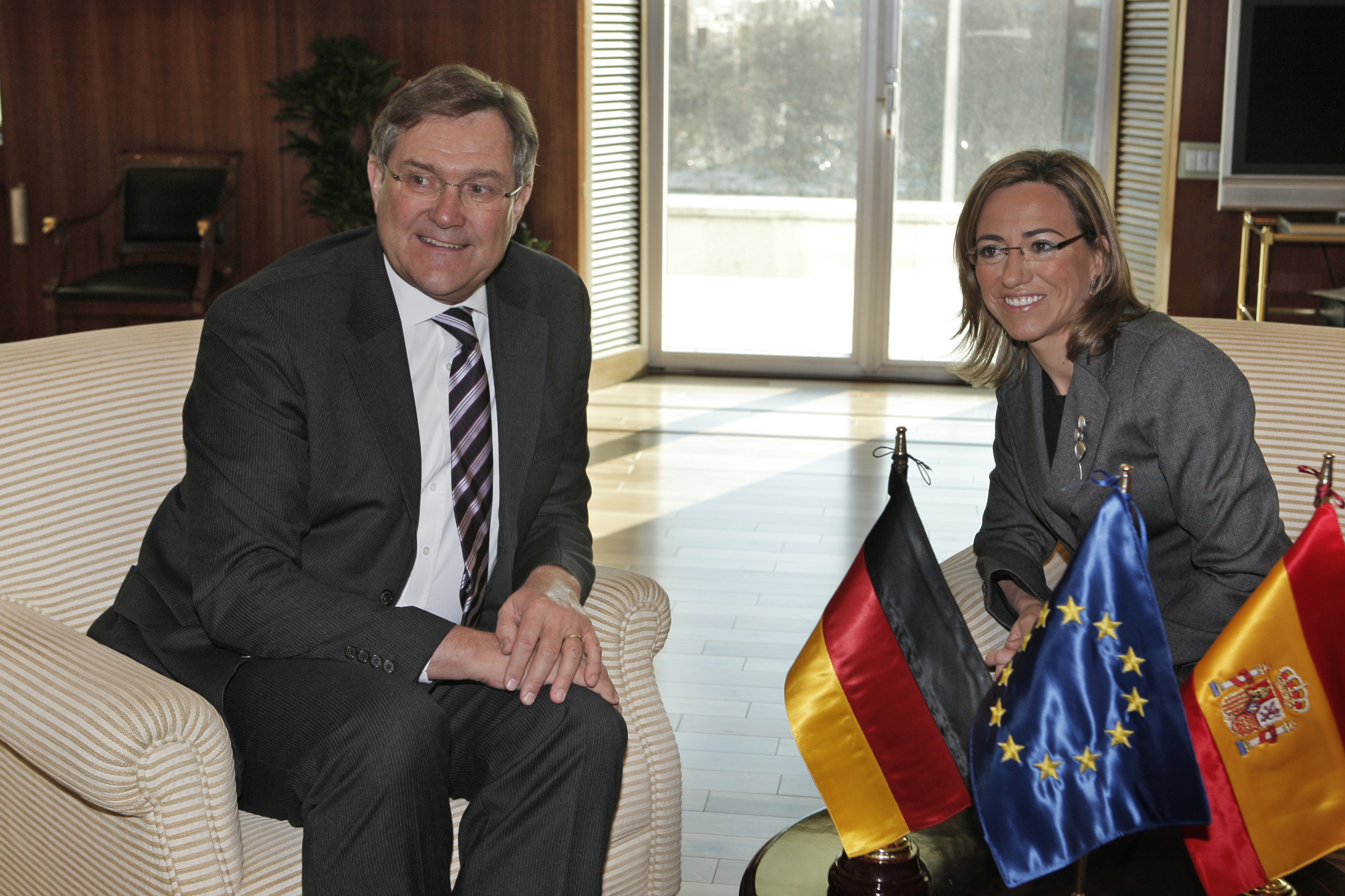 CARME CHACÓN Y FRANZ JOSEF JUNG ANALIZAN LA SITUACIÓN DE LAS OPERACIONES EN AFGANISTÁN Y FRENTE A LAS COSTAS DE SOMALIA