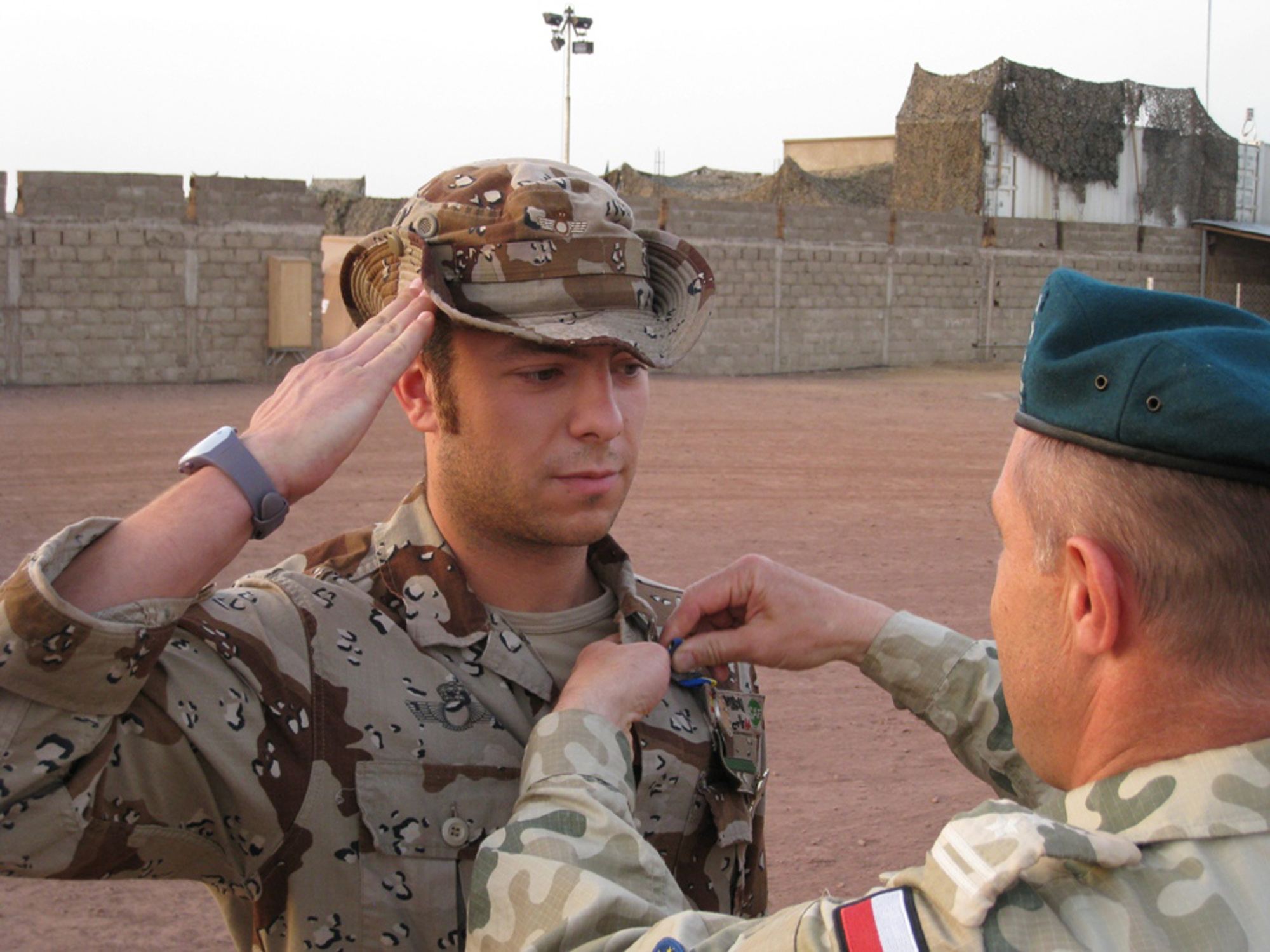 MILITARES ESPAÑOLES EN CHAD, CONDECORADOS CON LA MEDALLA DE LA UE