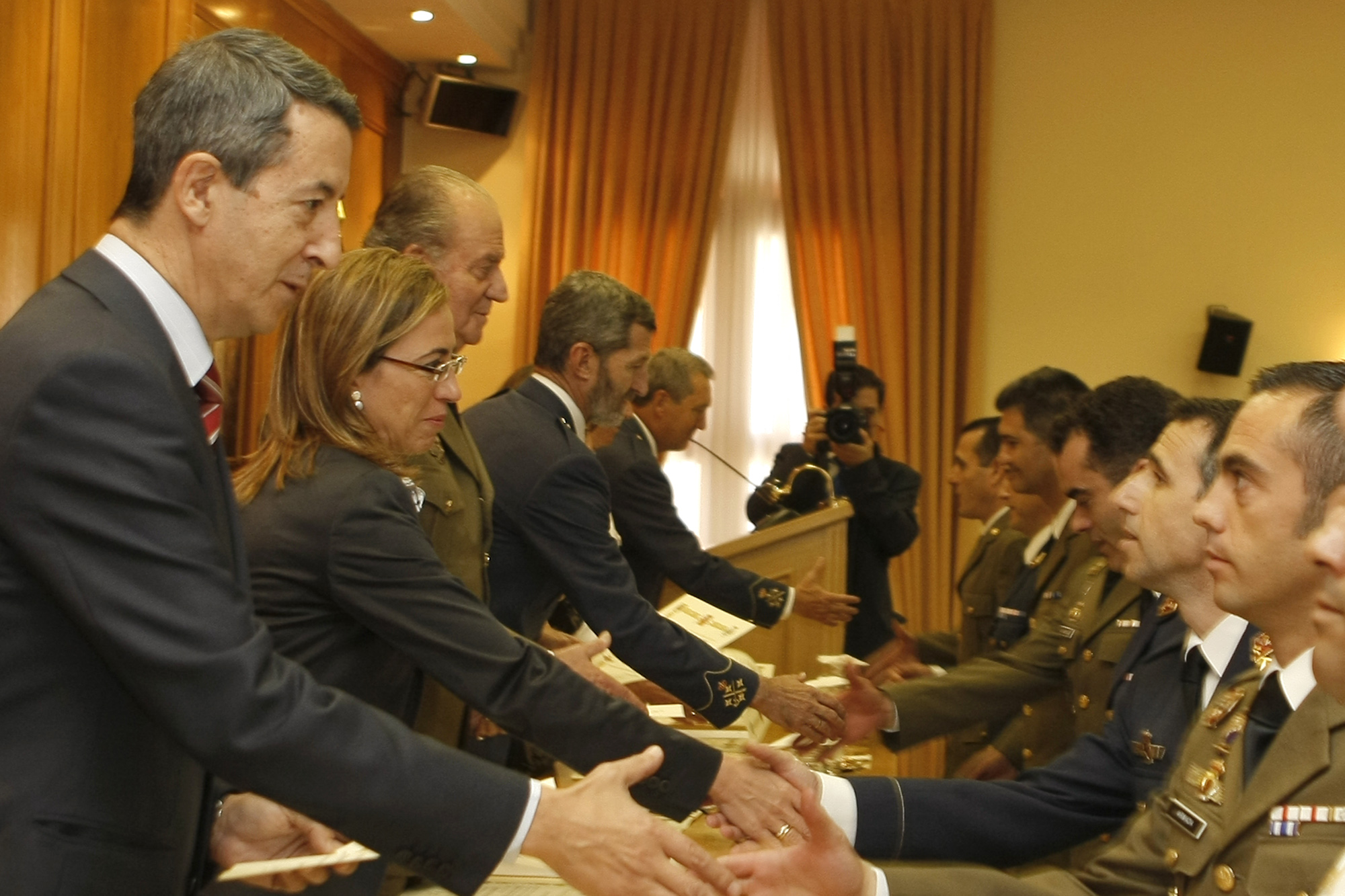 S.M. EL REY CLAUSURA EL X CURSO DE ESTADO MAYOR  DE LAS FUERZAS ARMADAS