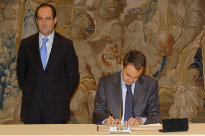 EL PRESIDENTE DEL GOBIERNO FIRMA LA DIRECTIVA DE DEFENSA NACIONAL 2004