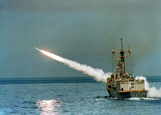 Fragata Numancia realizando un ejercicio  de tiro de misil