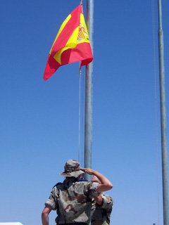 Acto de izado de Bandera durante el relevo en la base afgana de Herat