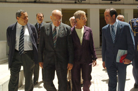 José Bono, ministro de Defensa, Hector Escobar, presidente Patronato de la Fundación y Paloma Jara, jefa del servicio de pediatría del hospital La Paz en los encuetros de la Fundación Sira Carrasco