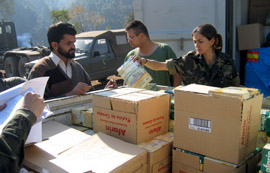 Entrega de material sanitario donado al centro médico de Arja Pakistán