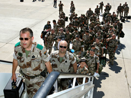 Contingente español de una unidad de Ingenieros con base en Salamanca, parte rumbo a Afganistán