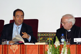 El ministro de Defensa duante la presentación del libro