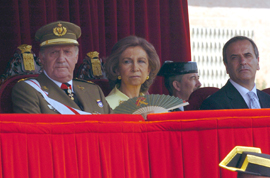 SS. MM. Los Reyes Don Juan Carlos y Doña Sofía en la Academia de la Guardia Civil.