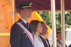 SS.AA.RR. los Príncipes de Asturias, Don Felipe y Doña Leticia, acompañados por el ministro de Defensa, José Antonio Alonso,  han presidido hoy en la Academia General del Aire de San Javier (Murcia) el acto de entrega de Reales Despachos