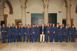 El ministro de Asuntos Exteriores y Cooperación, Miguel Angel Moratinos, ha impuesto hoy diversas condecoraciones a soldados y suboficiales del 45 Grupo del Ejército del Aire