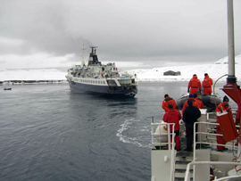 El buque de la Armada 'Las Palmas' que se encuentra realizando la campaña antártica rescató al buque de bandera de Malta, 'Lyubov Orlova'