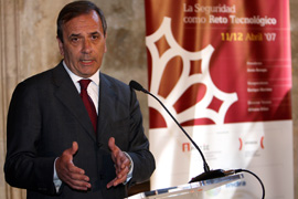 José Antonio Alonso, ministro de Defensa, durante un encuentro con los medios en el Hostal San Marcos (León) en la clausura del Foro sobre Seguridad, Tecnoilogía y Sociedad