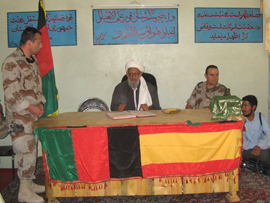 El presidente de la Audiencia Provincial  de Badghis (Afganistan) y el coronel jefe del Equipo de Reconstrucción  Provincial (PRT) español en Qala-i-Naw, Francisco José Gan Pampols, han inaugurado  hoy en la ciudad una Sala de Justicia