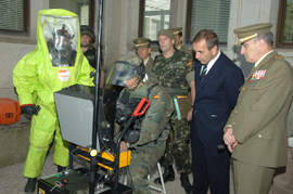 Alonso visita la futura sede en Hoyo de Manzanares (Madrid)