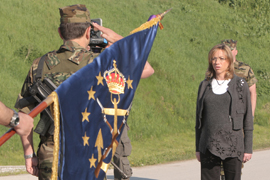 La ministra de Defensa, Carme Chacón recibe novedades