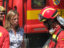 Carme Chacón, ministra de Defensa, en los incedios de Zaragoza y Segovia