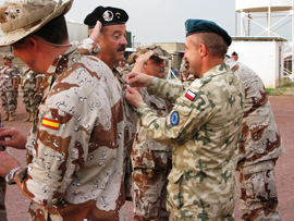 LOS MILITARES ESPAÑOLES DESTACADOS EN EL CHAD, CONDECORADOS CON LA MEDALLA DE EUFOR