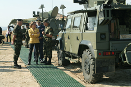 LA MINISTRA DE DEFENSA ASEGURA QUE LA SEGURIDAD DE LOS MILITARES ESPAÑOLES EN LAS MISIONES EN EL EXTERIOR ES UNA PRIORIDAD...