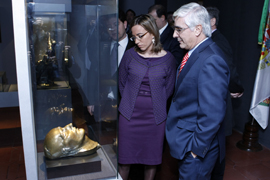 La ministra de Defensa Carme Chacón inaugura la exposición '1808-1814 de súbditos a ciudadanos', en el museo de Santa Cruz