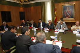 Defensa y  Medio Ambiente, han mantenido hoy una reuni&oacute;n con representantes de las dos principales asociaciones de armadores de atuneros espa&ntilde;oles, ANABAC y OPAGAC