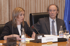 La ministra de Defensa Carme Chacón durante su comparecencia