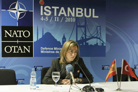 La ministra de Defensa durante la rueda de prensa