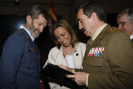 La ministra de Defensa reconoce la labor de los militares españoles en Haití
