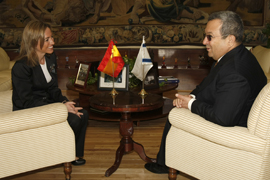 Chacón expresa a Barak el compromiso de España con la paz