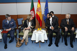 La ministra Carme Chacón junto al gobernador de Badghis Alhaj Delbarjan