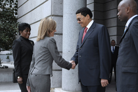 Visita oficial de la ministra de Defensa de la República Gabonesa