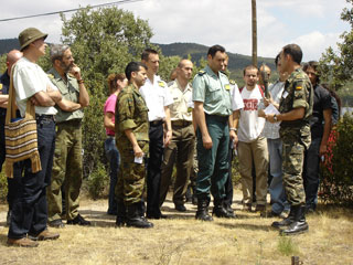 Conferencia de sensibilización de minas impartida a un curso de operaciones de paz