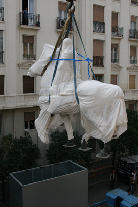 Defensa retira la estatua de Franco de la Capitanía General de Valencia