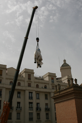 Defensa retira la estatua de Franco de la Capitanía General de Valencia