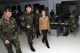 Visita de la ministra de Defensa a la base de la Brigada Paracaidista