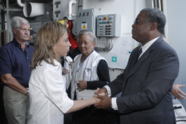 Chacón y el primer ministro de Haití, Jean-Max Bellerive