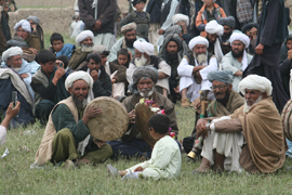 Celebracion de una 'jirga' en Moqur (Afganistán)